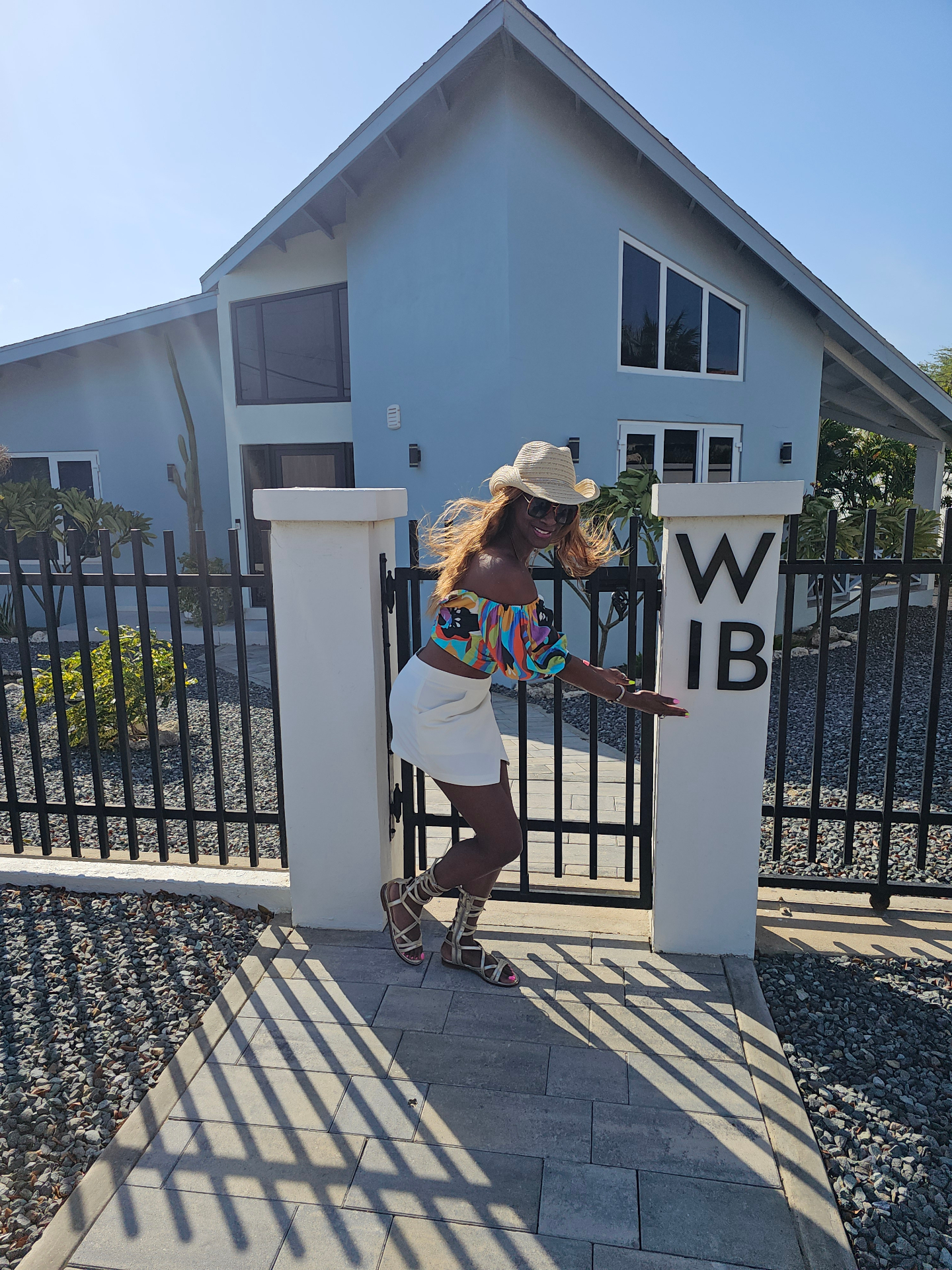 Family arriving at their Aruba vacation rental after completing the ED card online before flying